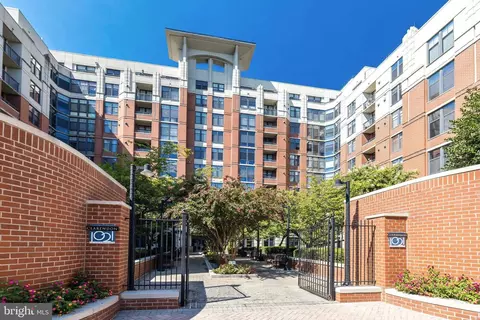 1021 N Garfield St #633, Arlington, VA 22201