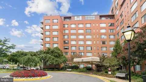 1111 Arlington Blvd #1005, Arlington, VA 22209