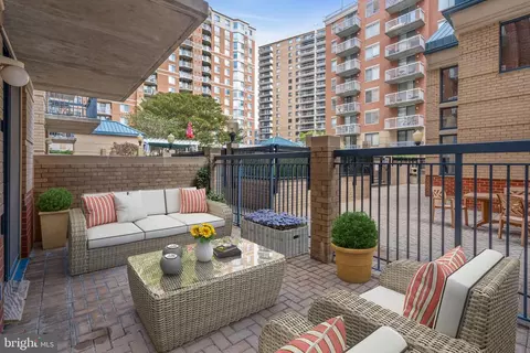 3835 9th St N #105W, Arlington, VA 22203