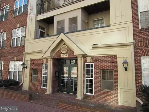 2330 14th St N #403, Arlington, VA 22201