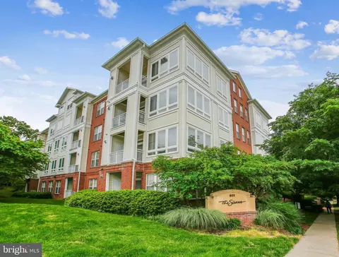 801 S Greenbrier St #220, Arlington, VA 22204