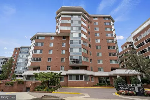 1024 N Utah St #818, Arlington, VA 22201
