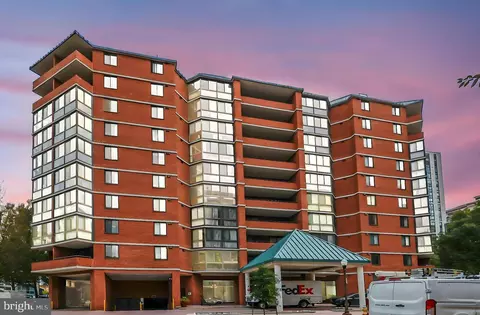 1001 N Randolph St #909, Arlington, VA 22201