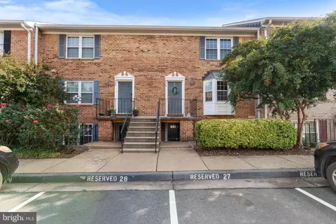947 S Rolfe St #2, Arlington, VA 22204