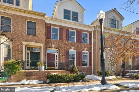 2165 N Pierce St, Arlington, VA 22209