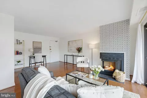 4360 Cherry Hill Rd #203, Arlington, VA 22207