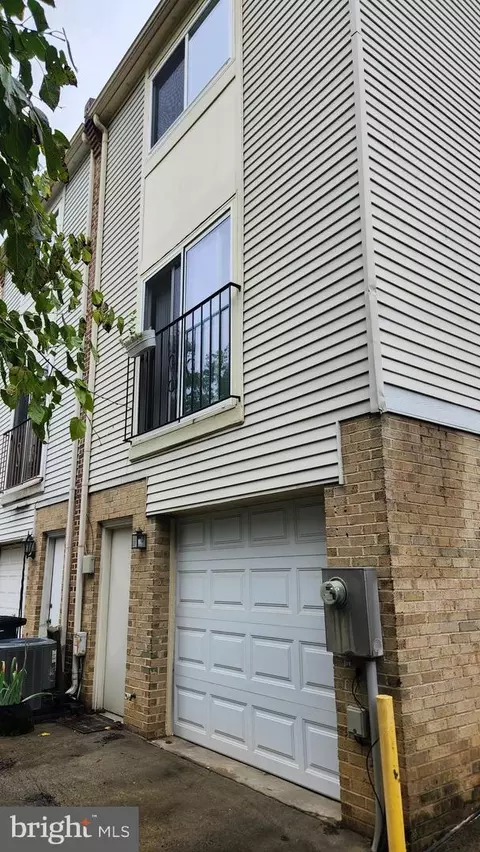 2022 6th St S, Arlington, VA 22204