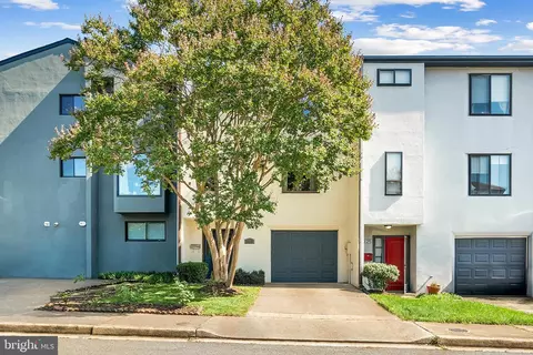 1927 N Woodley St, Arlington, VA 22207