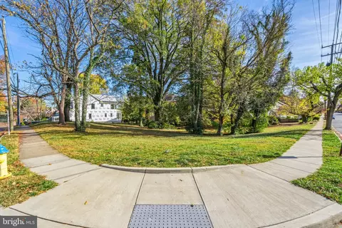 23 Rd St N, Arlington, VA 22205