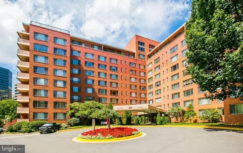 1121 Arlington Blvd #814, Arlington, VA 22209