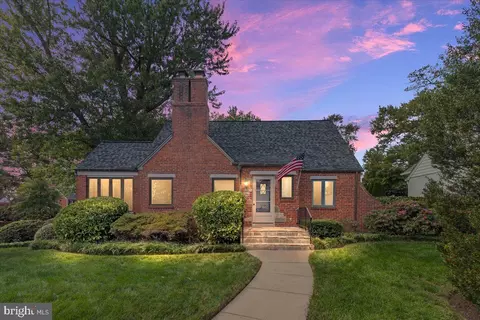 1502 N Utah St N, Arlington, VA 22207