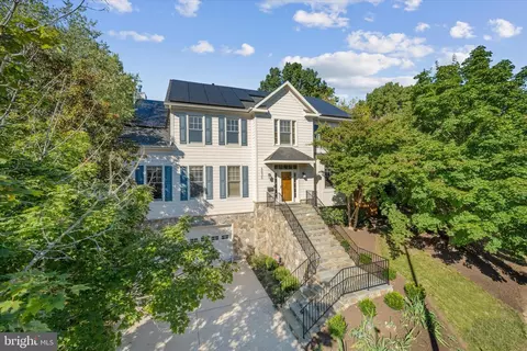 4035 15th St N, Arlington, VA 22207