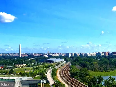 1300 Crystal Dr #1002-S, Arlington, VA 22202