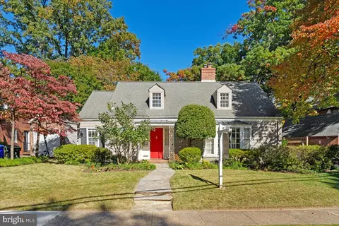 2645 Fort Scott Dr, Arlington, VA 22202