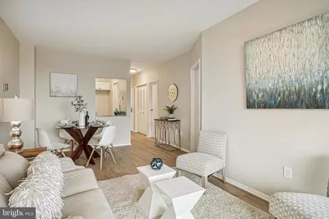 4141 N Henderson Rd #408, Arlington, VA 22203