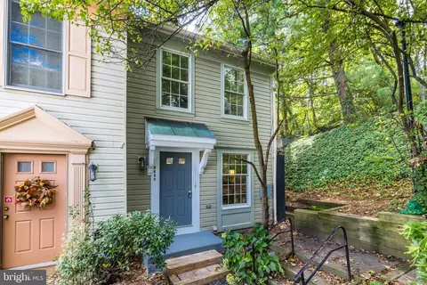 5050 9th St S, Arlington, VA 22204