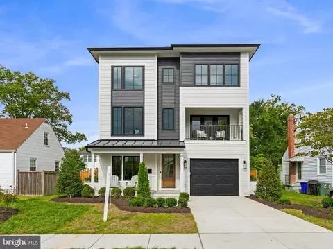 915 18th St S, Arlington, VA 22202