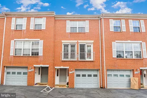 1710 S Edgewood St, Arlington, VA 22204