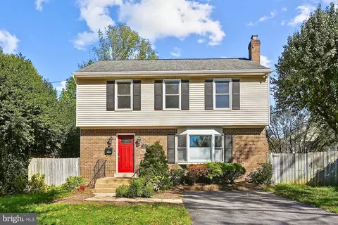2511 N Buchanan St, Arlington, VA 22207
