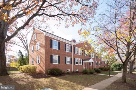 4728 29th St S #B1, Arlington, VA 22206