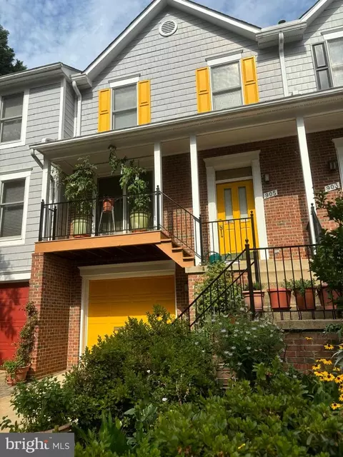 905 N Garfield St, Arlington, VA 22201