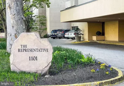 1101 S Arlington Ridge Rd #1104, Arlington, VA 22202