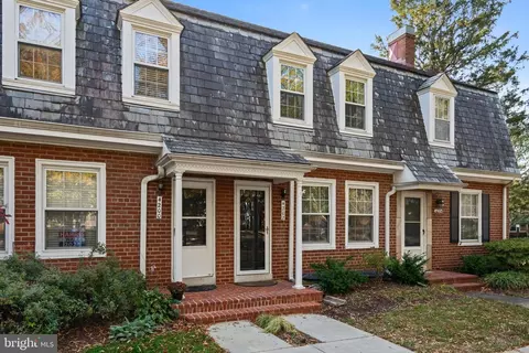 4202 34th St S, Arlington, VA 22206