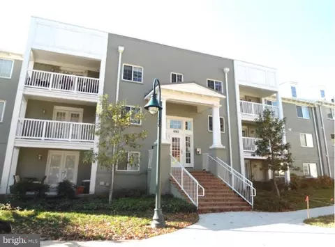 4061 S Four Mile Run Dr #102, Arlington, VA 22204