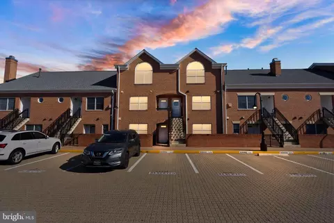 6916 Fairfax Dr #114, Arlington, VA 22213