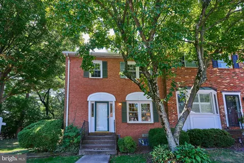 1802 N George Mason Dr, Arlington, VA 22205