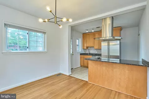 1301 S Highland St S, Arlington, VA 22204