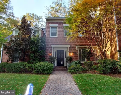 3910 N Glebe Rd, Arlington, VA 22207
