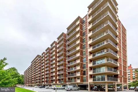 1300 Army Navy Dr #627, Arlington, VA 22202
