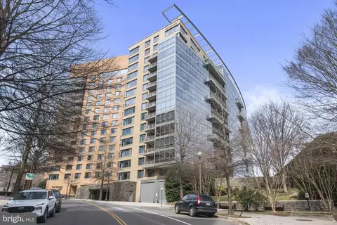 2001 15th St N #812, Arlington, VA 22201