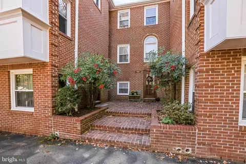 4806 Fairfax Dr #5, Arlington, VA 22203