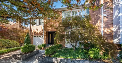 21 N Oakland St, Arlington, VA 22203