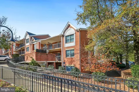6940 Fairfax Dr #308, Arlington, VA 22213