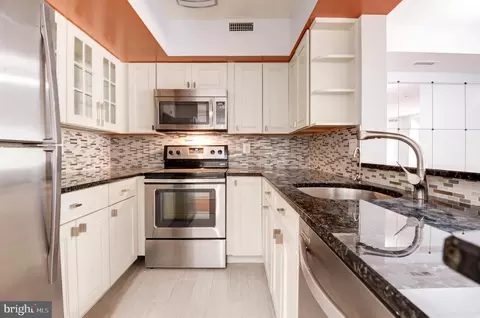 2400 Clarendon Blvd #608, Arlington, VA 22201