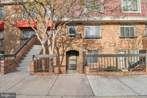 604 15th St S #2, Arlington, VA 22202
