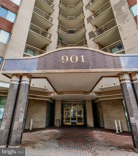 901 N Monroe St #209, Arlington, VA 22201