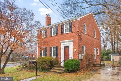 913 N Livingston St, Arlington, VA 22205