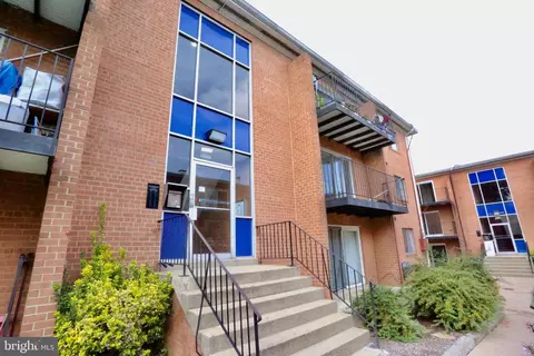 3408 25th St S #11, Arlington, VA 22206