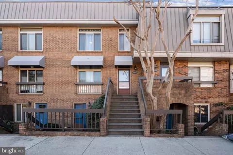 654 15th St S #2, Arlington, VA 22202