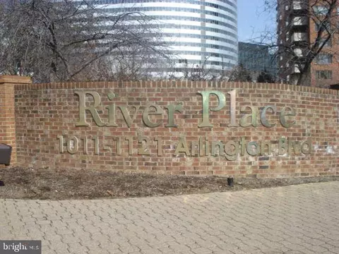 1021 Arlington Blvd #317, Arlington, VA 22209