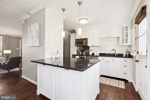 4629 34th St S, Arlington, VA 22206