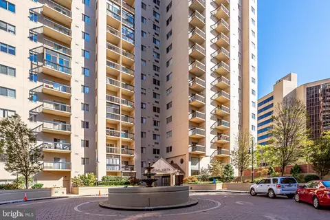 1211 S Eads St #311, Arlington, VA 22202