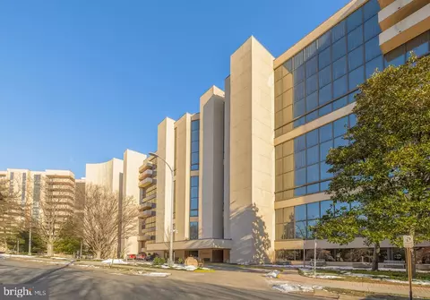 1101 S Arlington Ridge Rd #302, Arlington, VA 22202