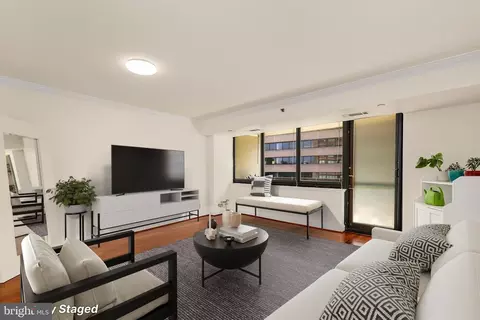 1805 Crystal Dr #414S, Arlington, VA 22202