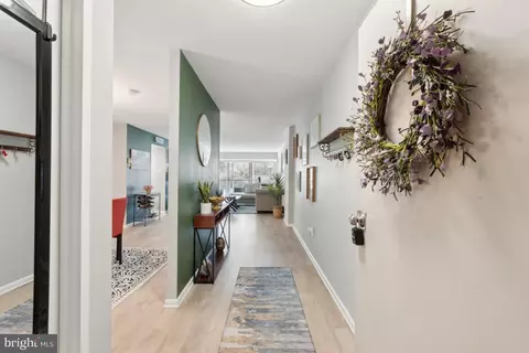 1300 Army Navy Dr #316, Arlington, VA 22202