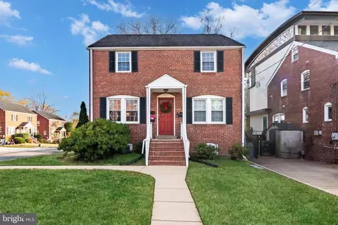 4820 9th St N, Arlington, VA 22203